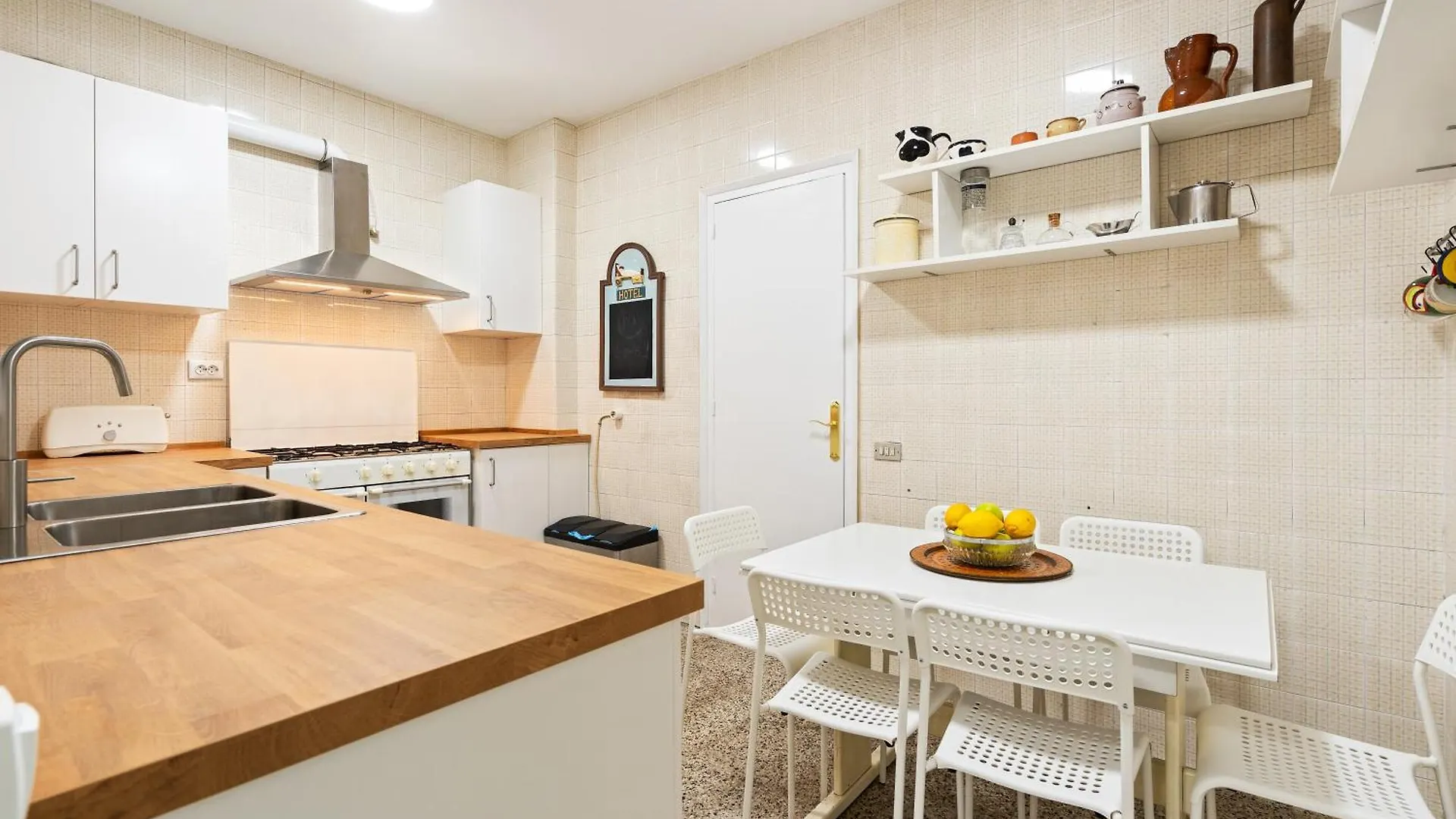 Stunning 5Br Apt With Sagrada Familia Views Barcelona Apartment