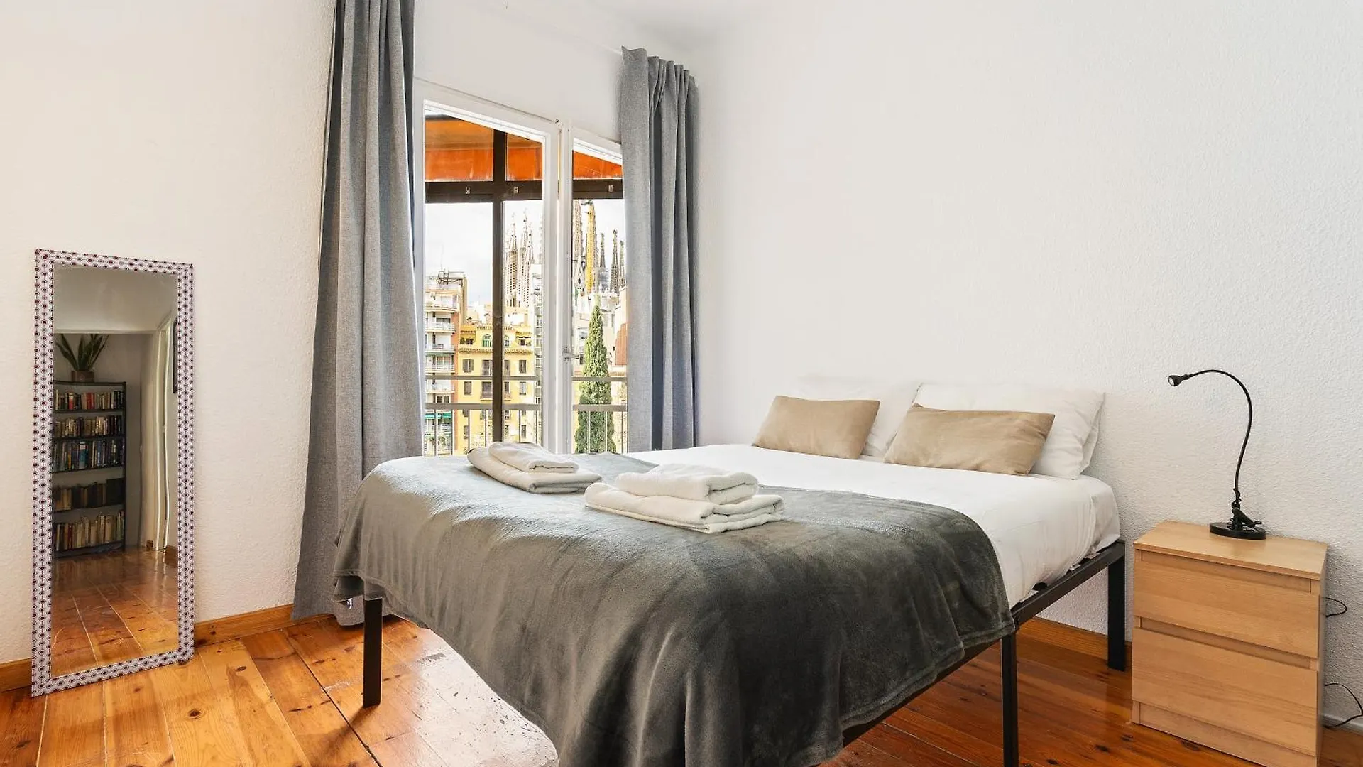 Stunning 5Br Apt With Sagrada Familia Views Barcelona